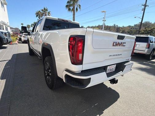 Summit White 2022 GMC Sierra 2500 AT4