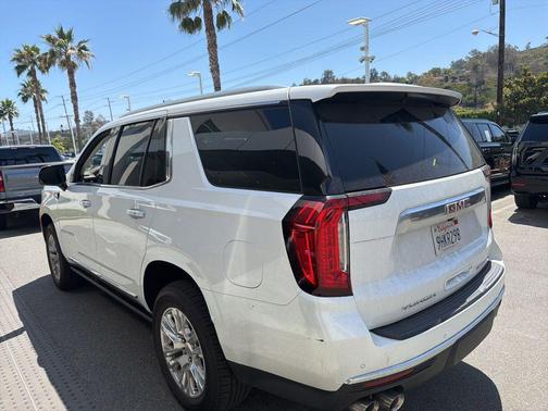 White Frost Tricoat 2023 GMC Yukon Denali