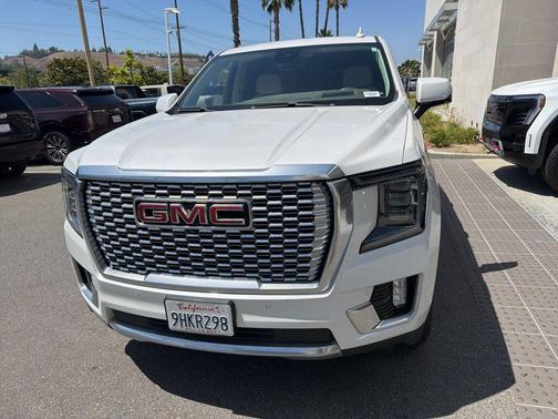 White Frost Tricoat 2023 GMC Yukon Denali