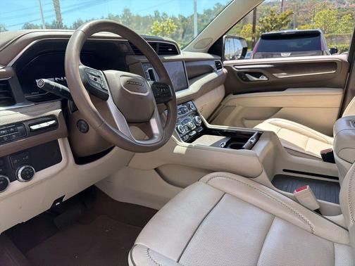 White Frost Tricoat 2023 GMC Yukon Denali