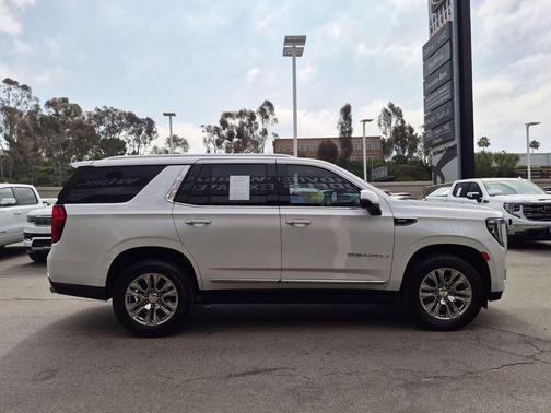 White Frost Tricoat 2023 GMC Yukon Denali