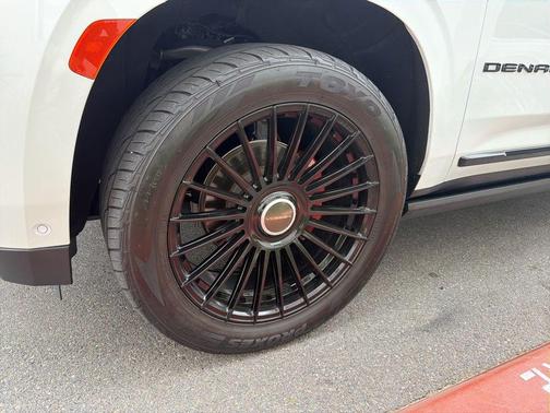 Summit White 2023 GMC Yukon Denali