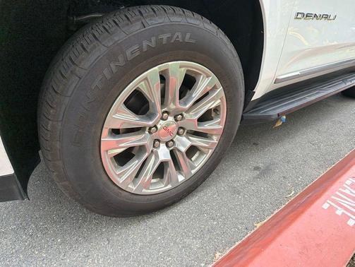 Summit White 2025 GMC Yukon Denali