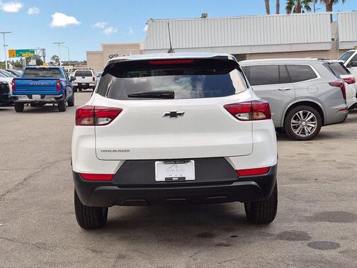 Summit White 2023 Chevrolet Trailblazer LS