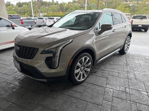 2023 Cadillac XT4 Premium Luxury