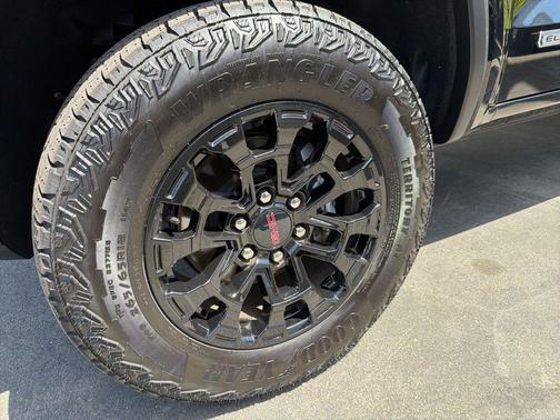 Onyx Black 2026 GMC Canyon Elevation