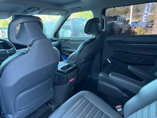 Ivory Silver Matte 2024 Kia EV9 Land