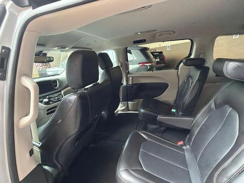 Silver Mist Clearcoat 2023 Chrysler Pacifica Touring L
