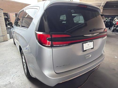 Silver Mist Clearcoat 2023 Chrysler Pacifica Touring L