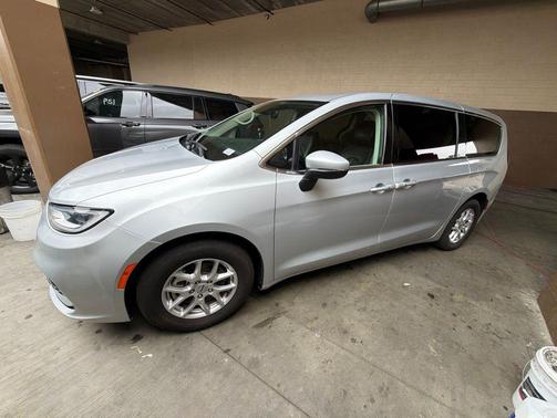 Silver Mist Clearcoat 2023 Chrysler Pacifica Touring L