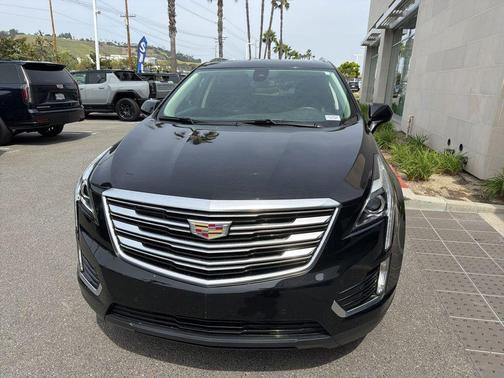 Stellar Black Metallic 2018 Cadillac XT5 Luxury