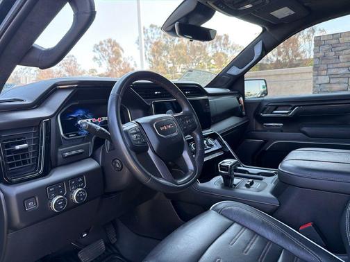 Onyx Black 2023 GMC Sierra 1500 AT4X