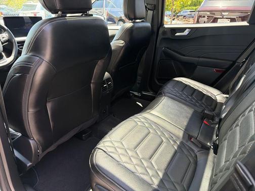 White Metallic 2024 Ford Escape PHEV SE