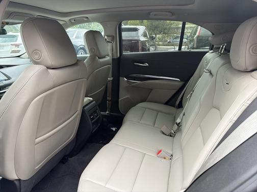 2023 Cadillac XT4 Luxury