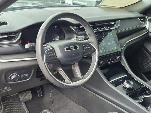 Baltic Gray Metallic Clearcoat 2023 Jeep Grand Cherokee L Altitude