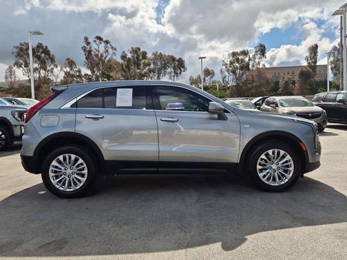 Argent Silver Metallic 2024 Cadillac XT4 Luxury