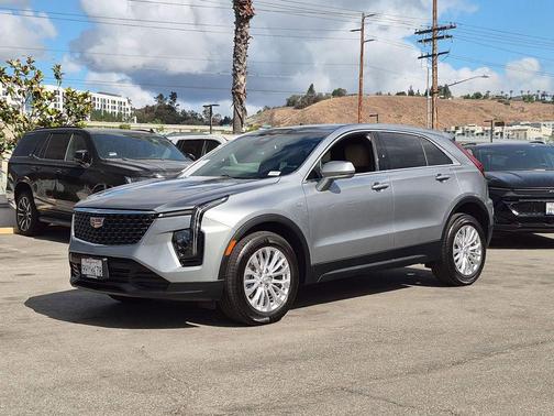 Argent Silver Metallic 2024 Cadillac XT4 Luxury