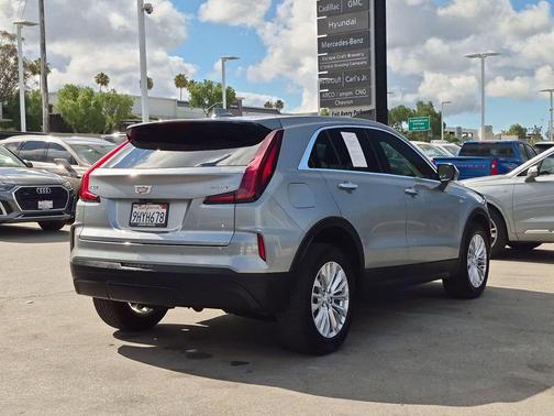 Argent Silver Metallic 2024 Cadillac XT4 Luxury