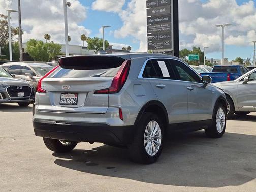 Argent Silver Metallic 2024 Cadillac XT4 Luxury
