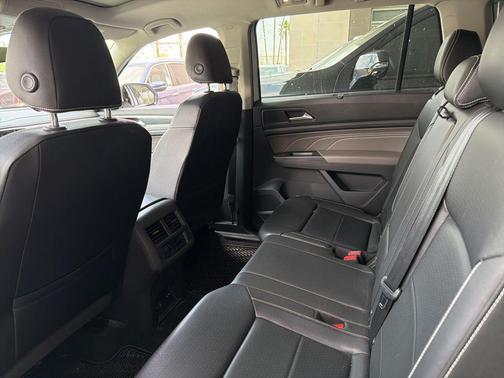 Pure White 2021 Volkswagen Atlas 3.6L SEL