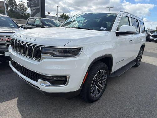 Bright White Clearcoat 2022 Jeep Wagoneer Series III