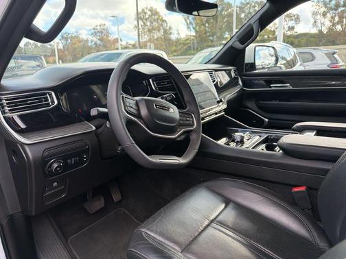 Bright White Clearcoat 2022 Jeep Wagoneer Series III