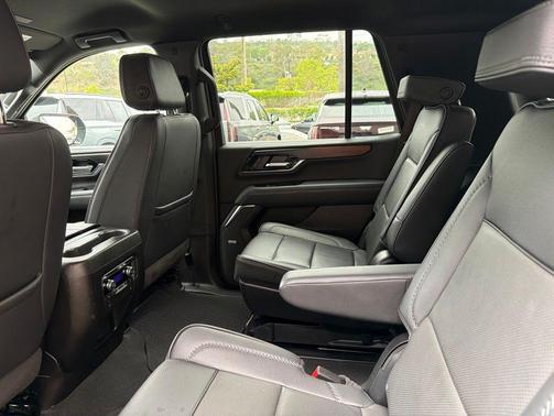 Onyx Black 2025 GMC Yukon Denali