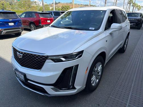 Crystal White Tricoat 2023 Cadillac XT6 Luxury FWD