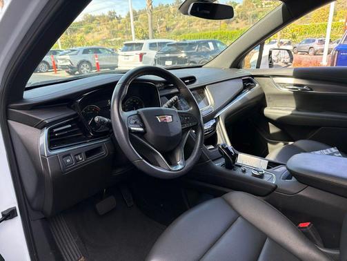 Crystal White Tricoat 2023 Cadillac XT6 Luxury FWD