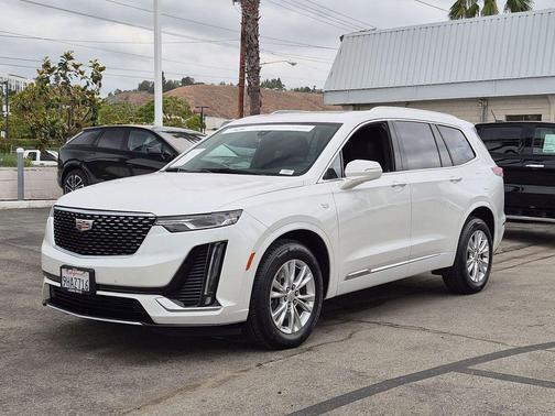 Crystal White Tricoat 2023 Cadillac XT6 Luxury FWD