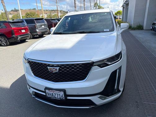 Crystal White Tricoat 2023 Cadillac XT6 Luxury FWD