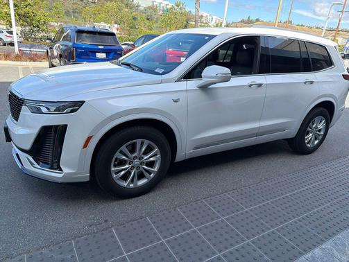 Crystal White Tricoat 2023 Cadillac XT6 Luxury FWD