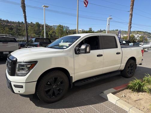 2024 Nissan Titan SV