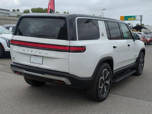 2023 Rivian R1S Adventure