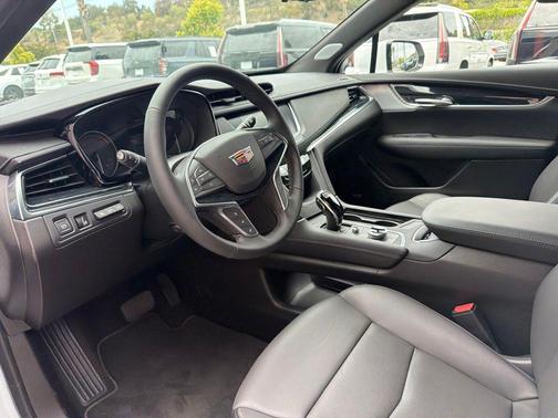 Crystal White Tricoat 2026 Cadillac XT5 Premium Luxury