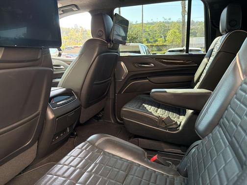 2022 Cadillac Escalade ESV Sport Platinum