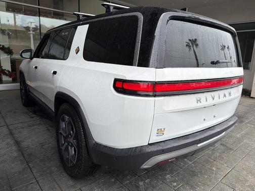 2023 Rivian R1S Adventure