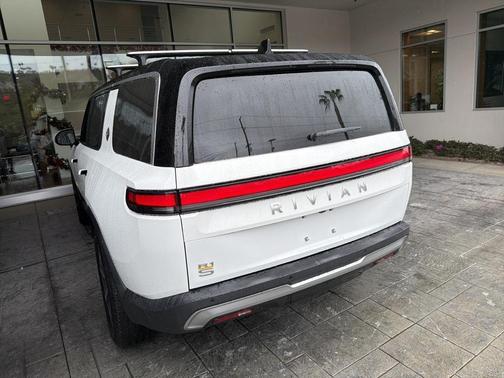2023 Rivian R1S Adventure