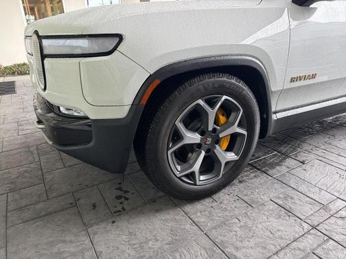 2023 Rivian R1S Adventure