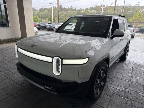 2023 Rivian R1S Adventure