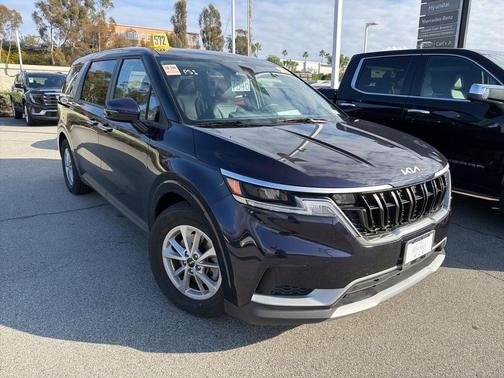 2024 Kia Carnival LX