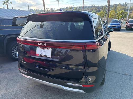 2024 Kia Carnival LX