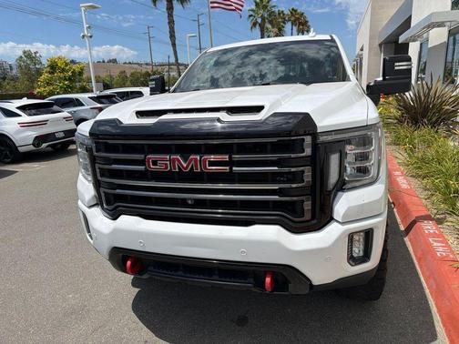 Summit White 2022 GMC Sierra 2500 AT4