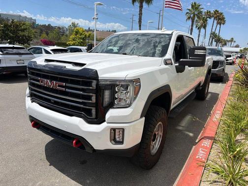 Summit White 2022 GMC Sierra 2500 AT4