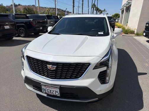 Crystal White Tricoat 2023 Cadillac XT4 Premium Luxury