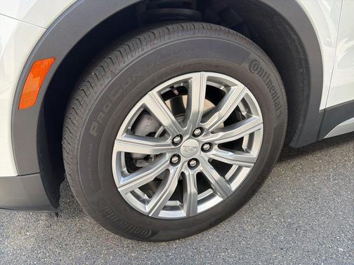 Crystal White Tricoat 2023 Cadillac XT4 Premium Luxury