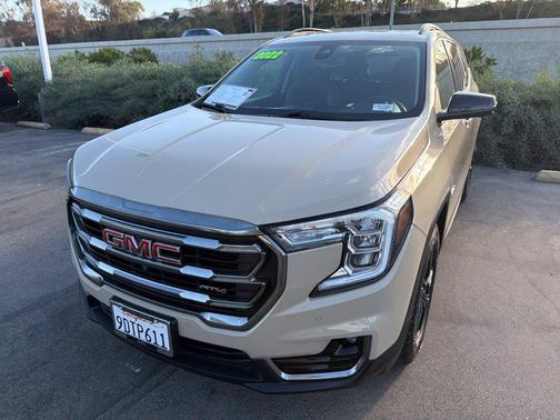 Desert Sand Metallic 2022 GMC Terrain AT4