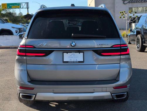 2025 BMW X7 xDrive40i
