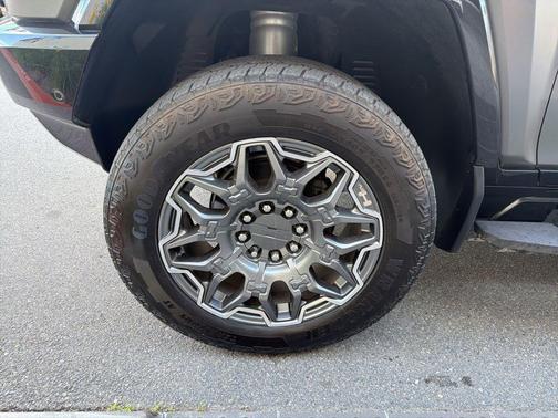 Void Black 2024 GMC HUMMER EV Pickup 3X