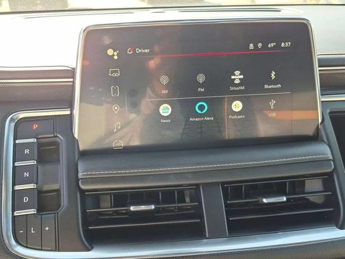White Frost Tricoat 2022 GMC Yukon XL AT4